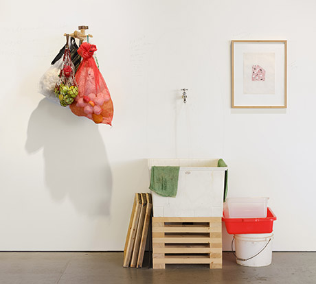 running water inside the gallery, installed in the cheapest manner possible with a dirty laundry sink